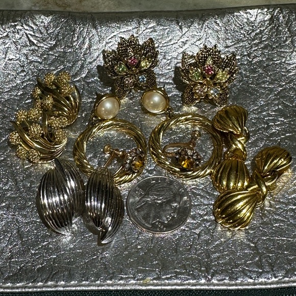 Vintage gold-tone and silver-tone earrings - Picture 3 of 5